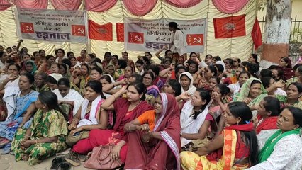 आंगनबाड़ी बंद कर कार्यकर्ताओं ने सरकार के खिलाफ खोला मोर्चा