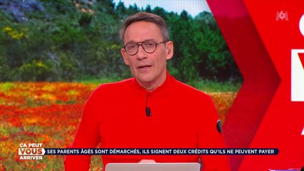 Julien Courbet dans son émission "Ca peut vous arriver" sur M6. Il rigole avec son journaliste Stan Vignon.