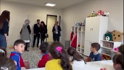 Isparta'da depremzede öğrenciler kum boyama etkinliğiyle keyifli vakit geçirdi