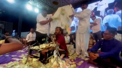 Money Rain in a Bhajan  Performance at Valsad Gujrat