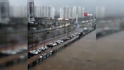 Diyarbakır'da yola yıldırım düştü, o anlar kameralara yansıdı!