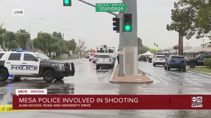 Скачать видео: Man hurt after shooting involving officers in Mesa