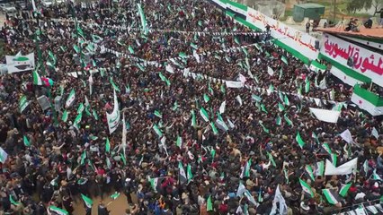 سوريون يحيون ذكرى مرور 12 عاماً على انتفاضتهم ضد النظام