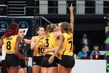 VakıfBank'tan net galibiyet! Temsilcimizden final yolunda dev adım