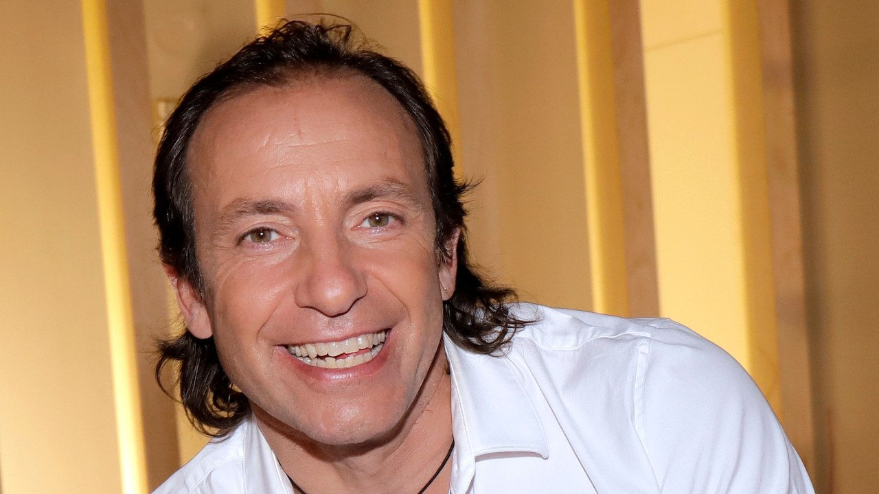 GALA VIDEO - Philippe Candeloro bouleversé par le drame de Dropped : “Je devais être dans l’hélicoptère”
