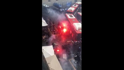 WATCH: Frankfurt hooligans attacking police Naples | Italy