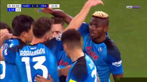 Ligue des Champions : Naples bat largement Francfort et voit les quarts pour la première fois !