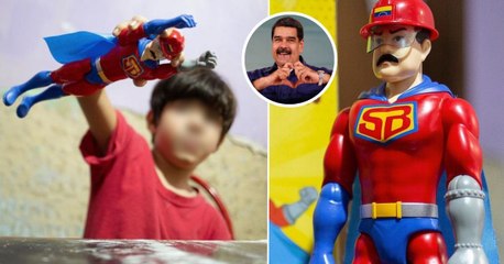 Niños reciben juguetes de "Super Bigote"