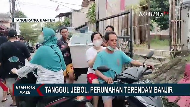 Warga Perumahan Priuk Damai Mengungsi dari Luapan Air Situ Bulakan yang Jebol