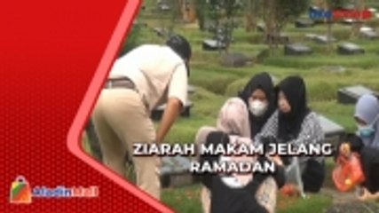 Descargar video: Jelang Ramadan Warga Jakarta Mulai Ziarah Makam