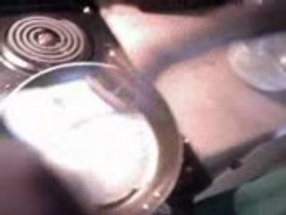 mon petit frere fait des crepes