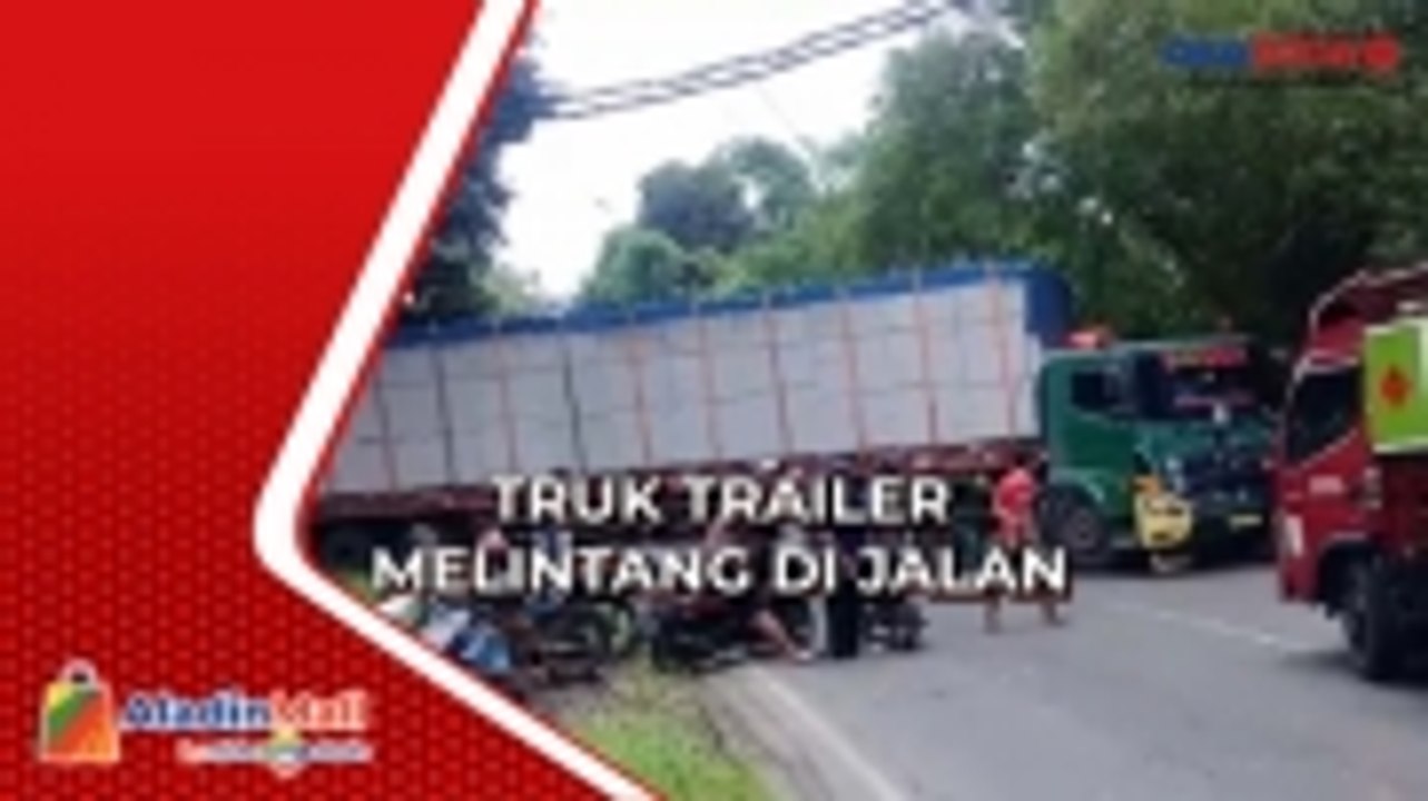 Gagal Nanjak, Truk Trailer Muatan Hebel 7 Ton Tutup Jalan Raya Randudongkal-Pemalang