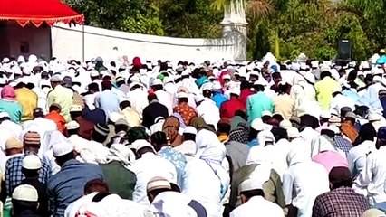 अभी तक पर्दे के पीछे से बैटिंग करने वाली डिंपल यादव ने पहली बार सामने से आकर बैटिंग शुरू कर दी हैं. डिंपल यादव ने इस बार सीधे योगी