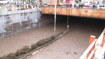 Selin vurduğu köprülü kavşakta çalışmalar sürüyor