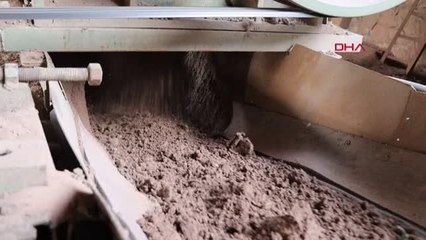 DEPREM YÜZÜNDEN ÜRETİME ERKEN BAŞLAYAN TUĞLA FABRİKASINDA ATEŞ TÖRENLE YAKILDI