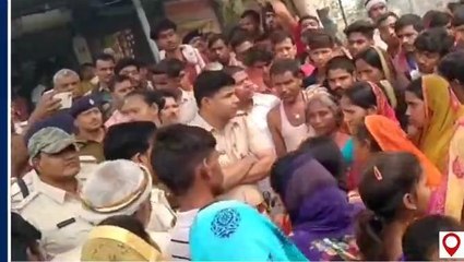 वैशाली: लापता व्यक्ति का नहीं मिला सुराग, आक्रोशित लोगों ने आगजनी कर किया सड़क जाम