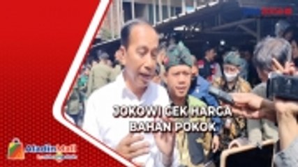 Warga Berebut Kaos saat Kunjungan Jokowi ke Pasar Baleendah