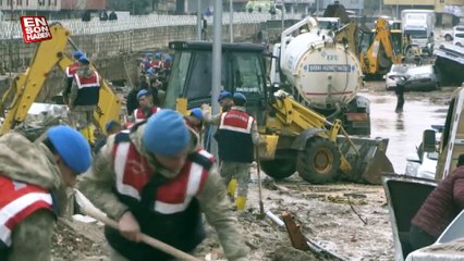 Mehmetçik, selin vurduğu Şanlıurfa'da büyük mücadele veriyor