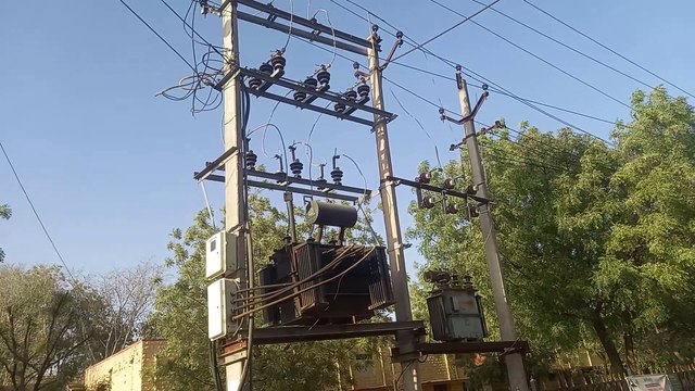 इसकी वजह से लोग हो रहे परेशान, फिर भी नहीं हट रहे...!