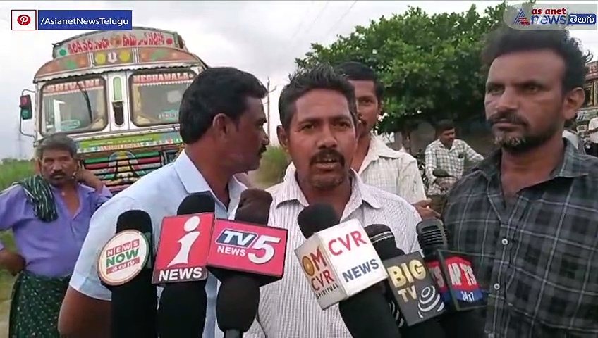 రైతు భరోసా కేంద్రంలో ధాన్యం అమ్మి మోసపోయాం..: ఇబ్రహీంపట్నం రైతుల ఆందోళన