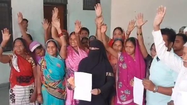 आज़मगढ़ : बिजली विभाग की लापरवाही, बिना बिजली कनेक्शन के गांव के लोगों को भेजा बिल