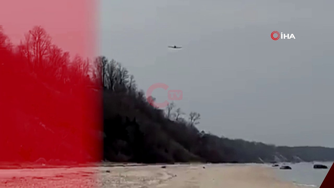 Plaja acil iniş yapan uçak denize sürüklendi