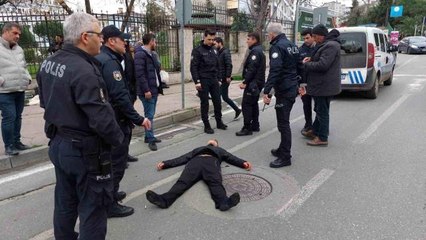 Kardeşini bıçaklayan genç sokakta baygın bulundu