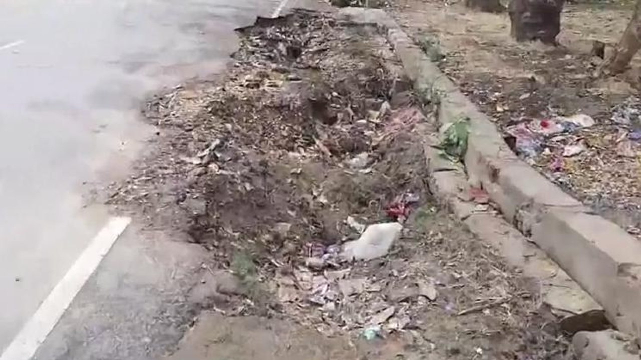 देवरिया: नियमों का उल्लंघन कर बेखौफ दौड़ती है ओवरलोड वाहन