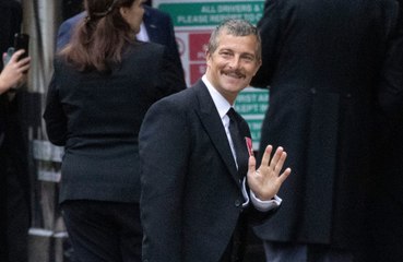 Bear Grylls eats testicles: 'Good quality red meat'