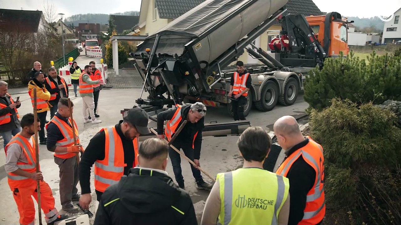 Glasfaserverlegung mit Asphalteinbau - Deutsche GigaNetz 