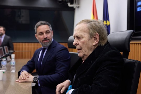 Abascal y Tamames esconden sus discrepancias y apelan al PP para aprobar la moción