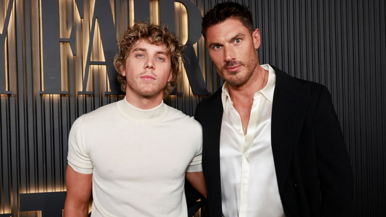 Bestätigt: „You“-Star Lukas Gage in Beziehung mit Kim Kardashians Stylisten