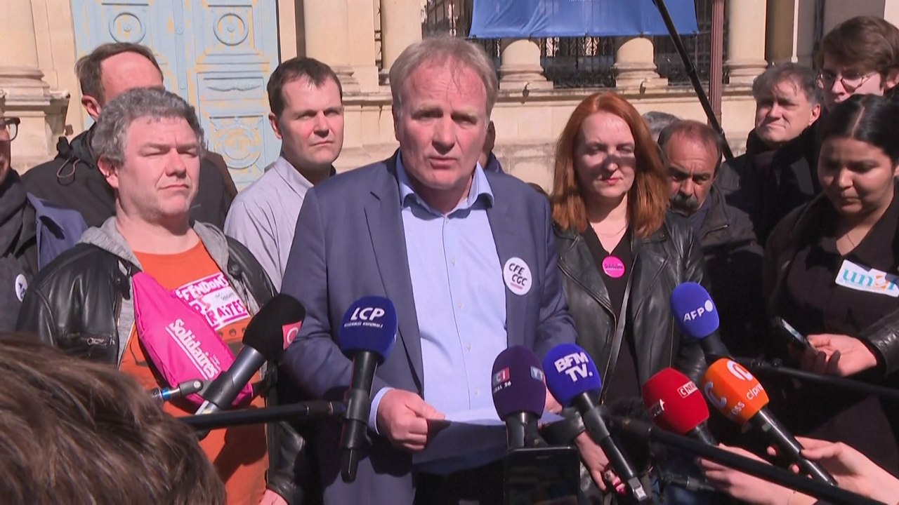 Aux abords de l'Assemblée, l'appel des syndicats à voter contre un « projet brutal et injuste »