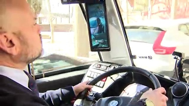 Zaragoza estrena su proyecto pionero : El primer autobús inteligente y conectado