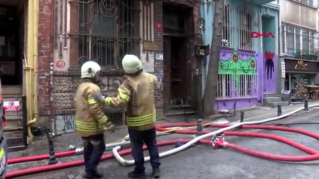 Opera sanatçısı İhsan Ünlüer’in evinde yangın çıktı