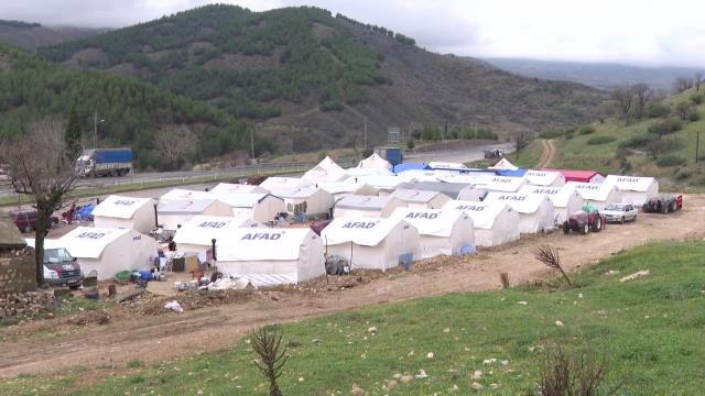 Adıyaman'ın Besni İlçesinde Sel Felaketine, Depremden Sonra Kurulan Çadırkentte Yakalanan Yurttaş: Arka Tarafta Dere Vardı.