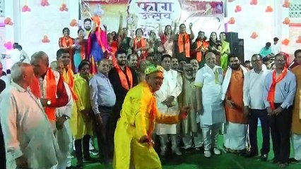 Video:देखें बुजुर्गों ने जब फाग गीतों पर लगाए ठुमके तो लोग ने क्या किया...