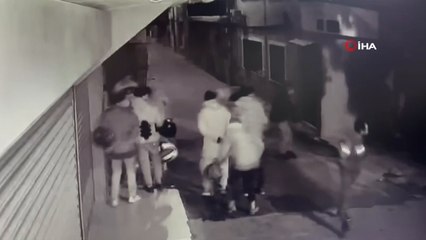 Kendisini dövmek için toplanan kalabalığa pompalıyla daldı