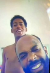 Policía persigue individuos salen en videos con armas y dinero robado