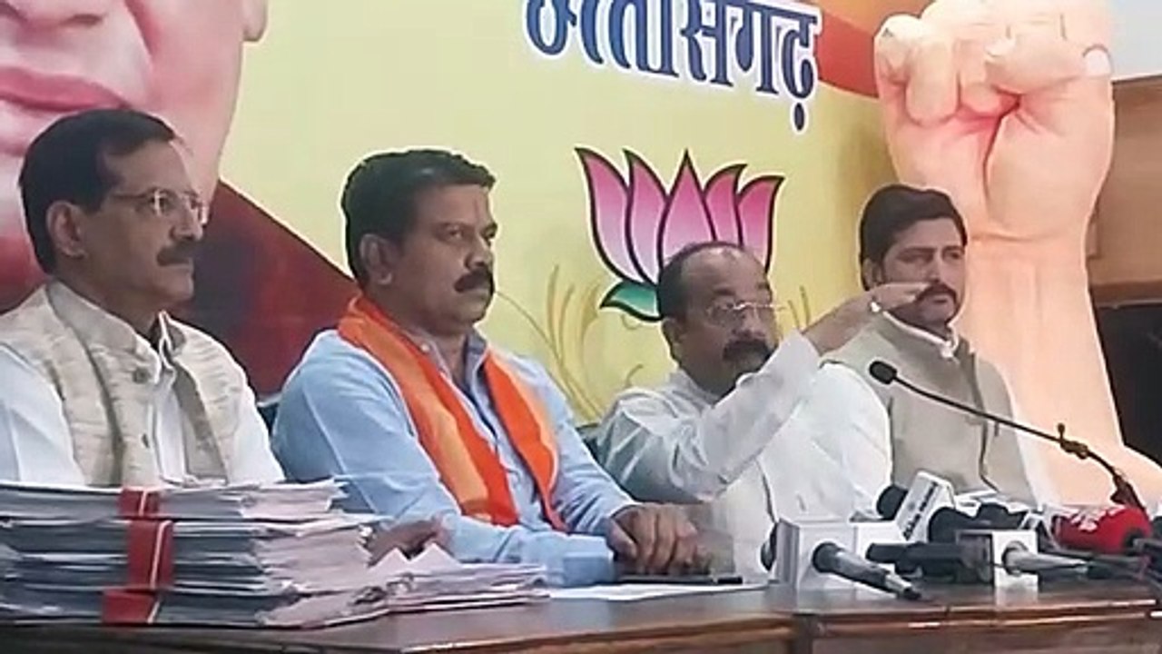 एकात्म परिसर में भाजपा प्रदेश अध्यक्ष अरुण सॉव और महामंत्री विजय शर्मा प्रेसवार्ता में।