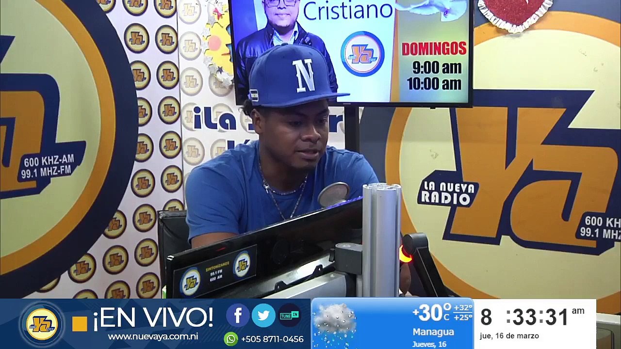El lanzador nicaragüense Duque Hebbert visita La Nueva Radio Ya