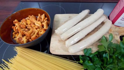 Spagetti with Chanterelle Mushrooms and Sausage