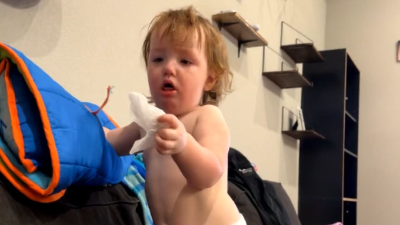 Adorable baby girl doesn't even TRY TO HIDE her dislike for dryer sheets
