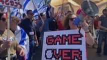 Proteste contro riforma giustizia, autostrada bloccata a Tel Aviv