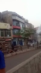 PTI workers strong resistance at Zaman Park in videos Part 4