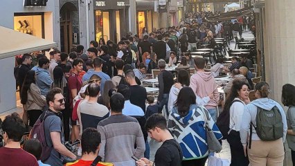 Así era la cola para hacer una con una de las mil hamburguesas gratis de un local de Elche