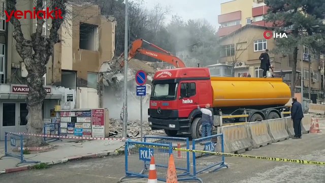 Depreme dayanıksız olan polis merkezi binası yıkıldı