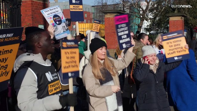 تقرير: الحكومة البريطانية تعرض زيادة أجور العاملين بالقطاع الصحي لتجنب الإضرابات
