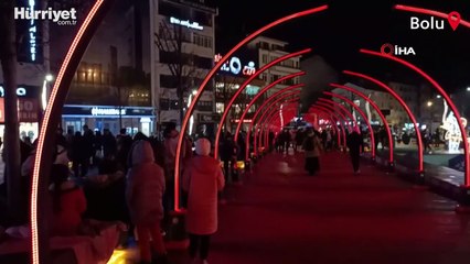 Bolu'da depremi yaşayan vatandaşlar geceyi dışarda geçiriyor