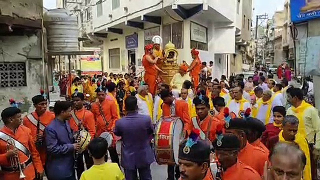 निकाली शोभायात्रा, लगाए भगवान आदिनाथ के जयकारे